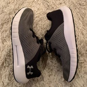 Under Armour Sneakers